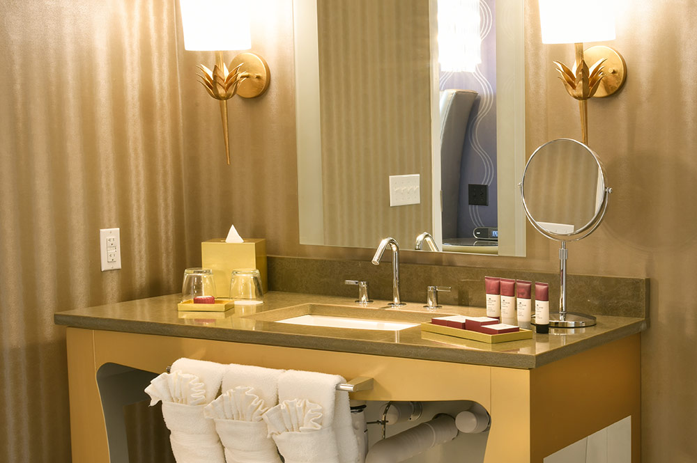The Guest House at Graceland - King Suite Bathroom